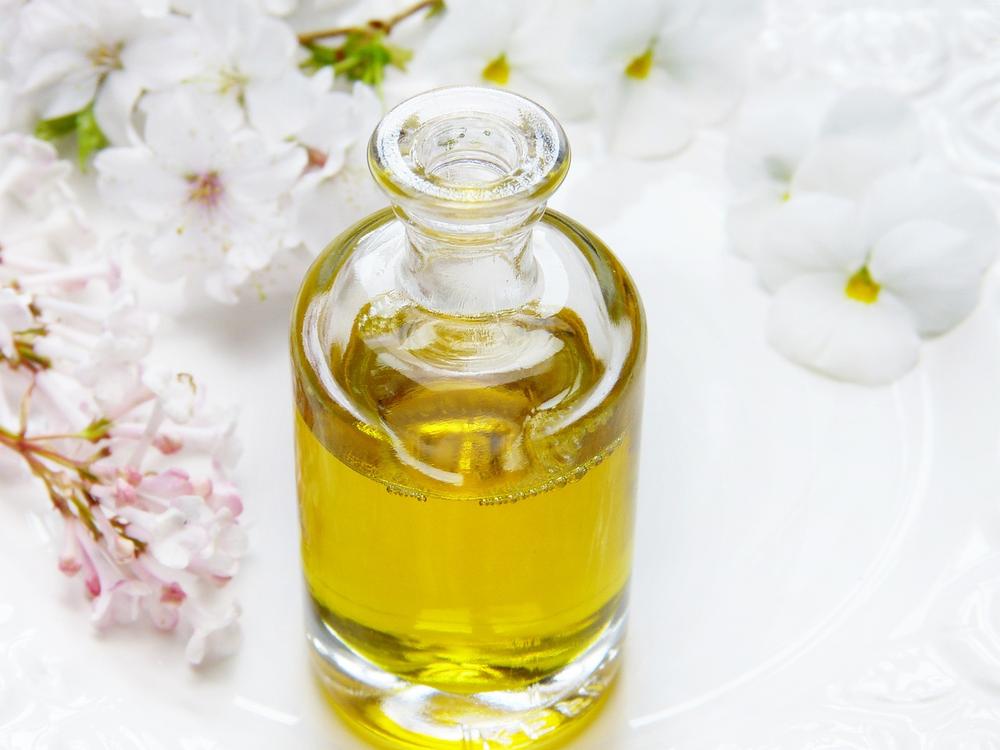 Signs of Toxicity in Cats Exposed to Jasmine Essential Oil